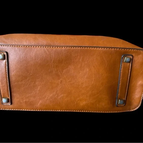 Simply Noelle Brown Leather Tote Bag with Structured Design - Picture 5 of 8